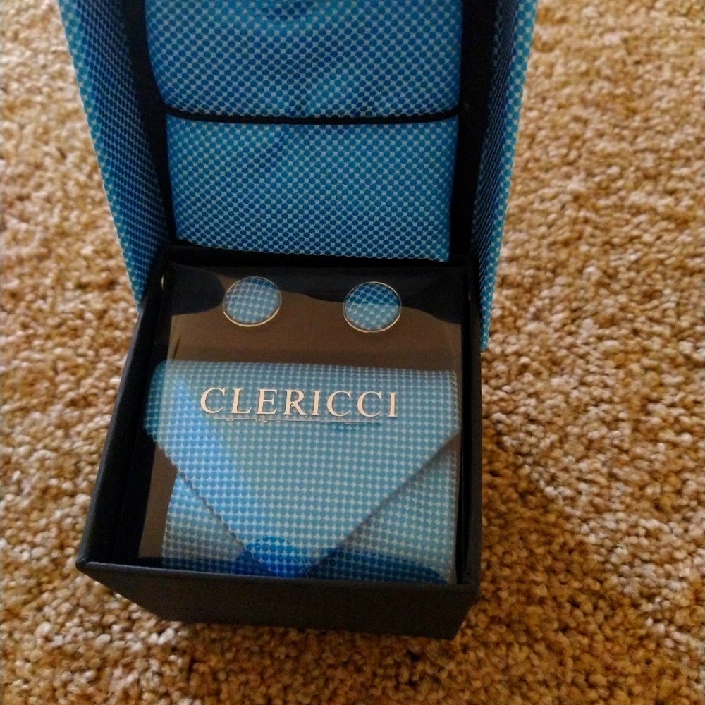 Tie, pocket square and cuff links set